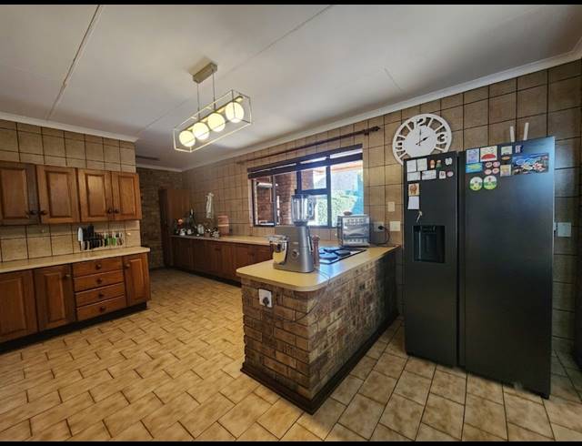 5 BEDROOM HOUSE FOR SALE IN VANDERBIJLPARK SE 3